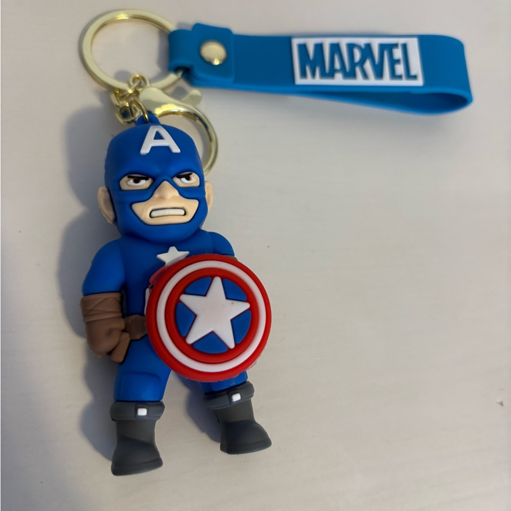 💥2 for $20 mix and match. NEW Marvel Blue and Red Captain America Keychain